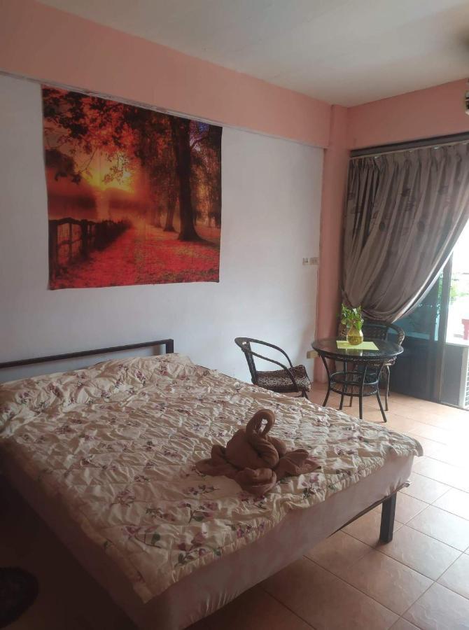Artem'S Guesthouse Haat Jomtien Eksteriør bilde