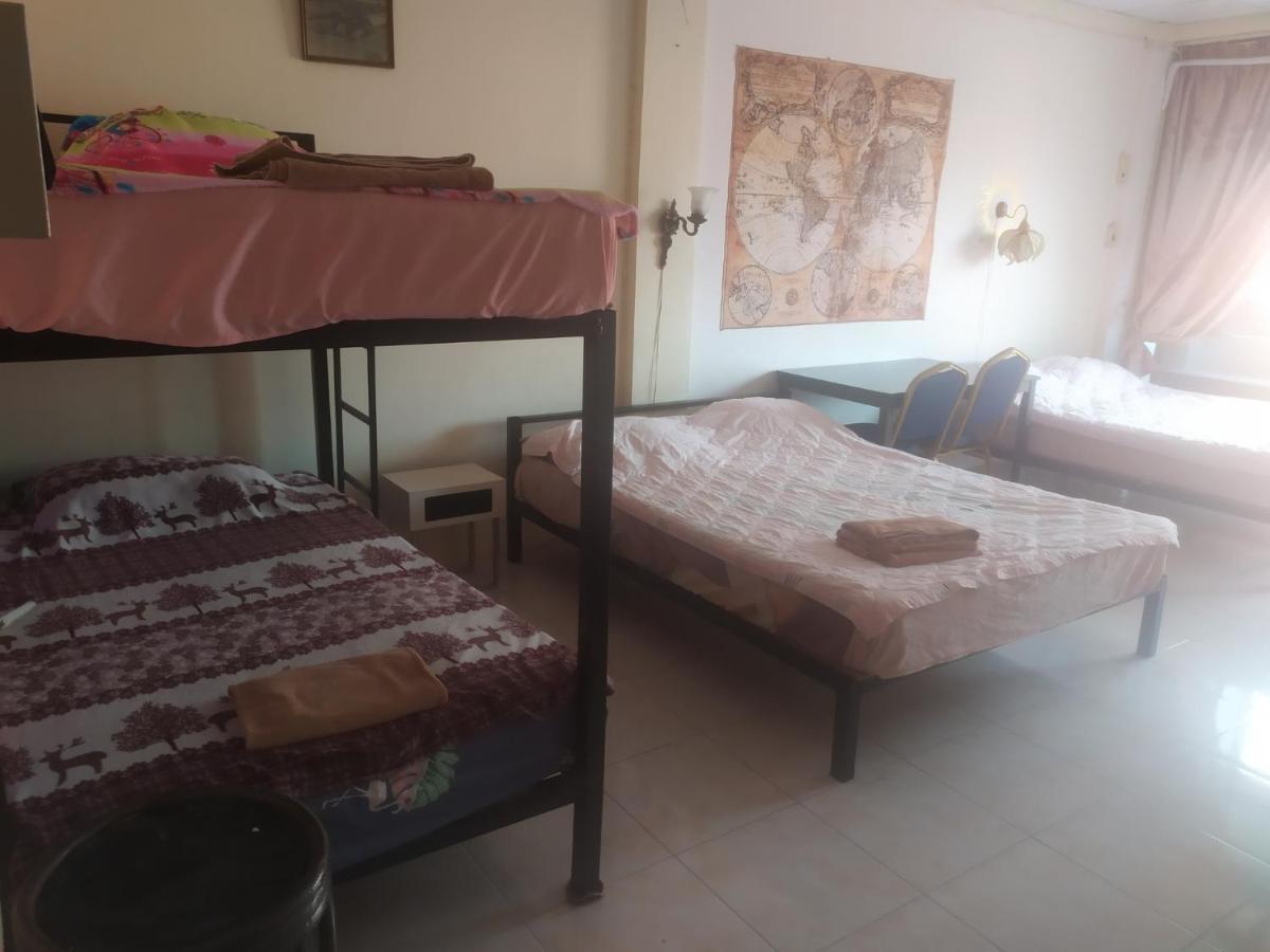 Artem'S Guesthouse Haat Jomtien Eksteriør bilde