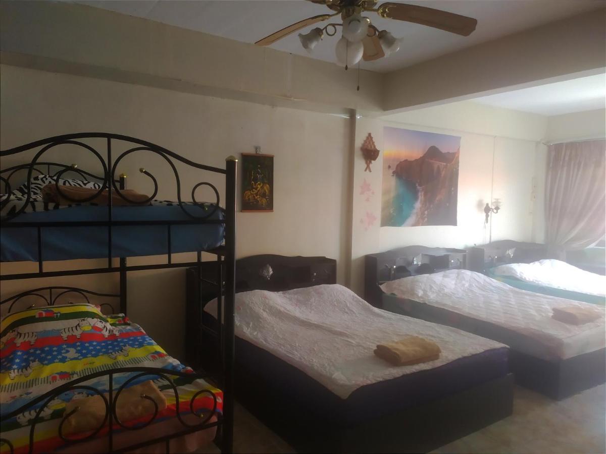 Artem'S Guesthouse Haat Jomtien Eksteriør bilde