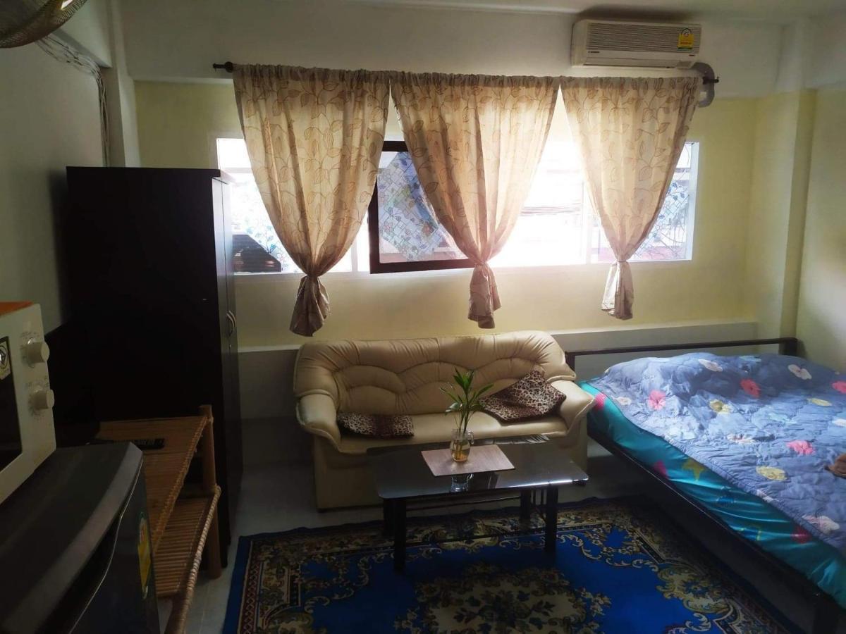 Artem'S Guesthouse Haat Jomtien Eksteriør bilde