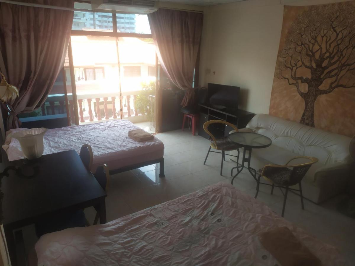 Artem'S Guesthouse Haat Jomtien Eksteriør bilde