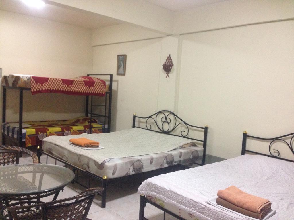 Artem'S Guesthouse Haat Jomtien Eksteriør bilde