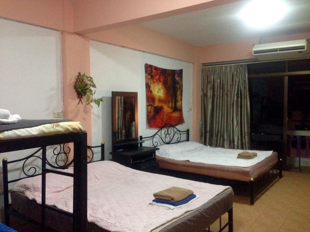 Artem'S Guesthouse Haat Jomtien Eksteriør bilde