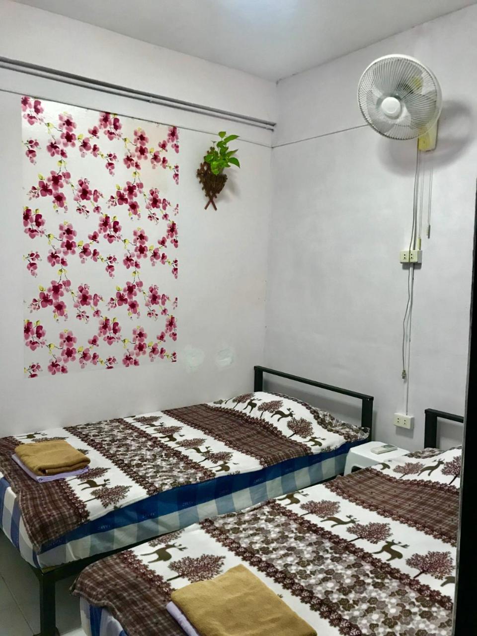Artem'S Guesthouse Haat Jomtien Eksteriør bilde