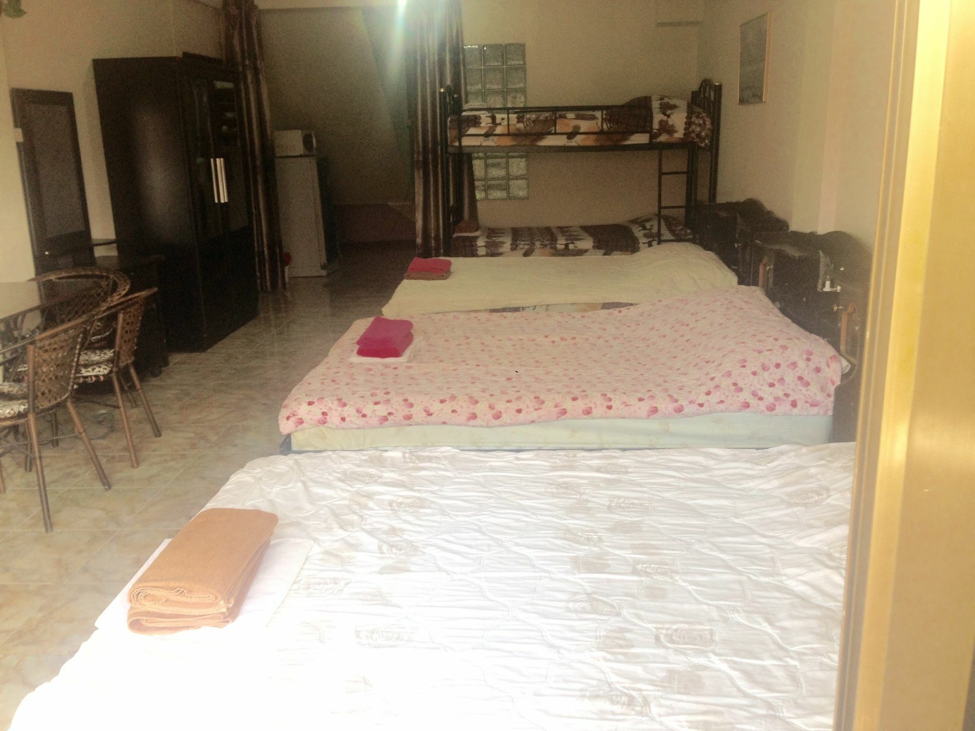 Artem'S Guesthouse Haat Jomtien Eksteriør bilde