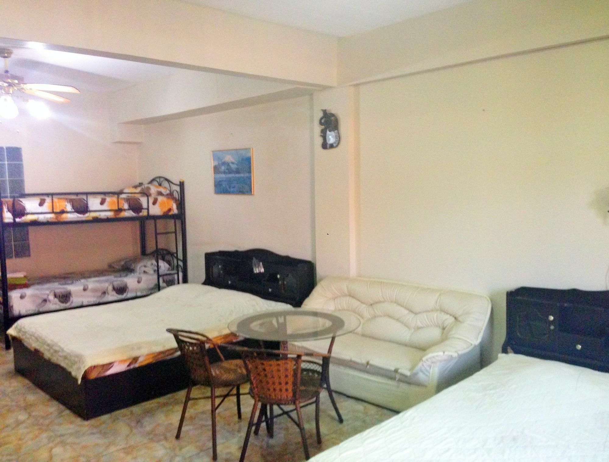 Artem'S Guesthouse Haat Jomtien Eksteriør bilde