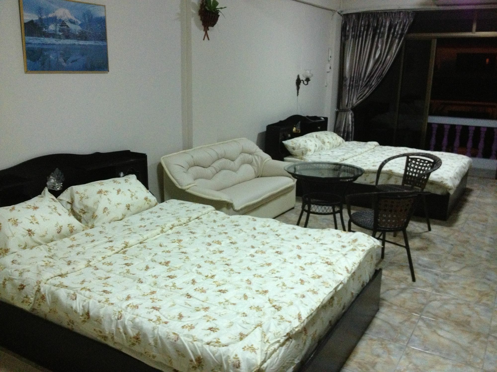 Artem'S Guesthouse Haat Jomtien Eksteriør bilde