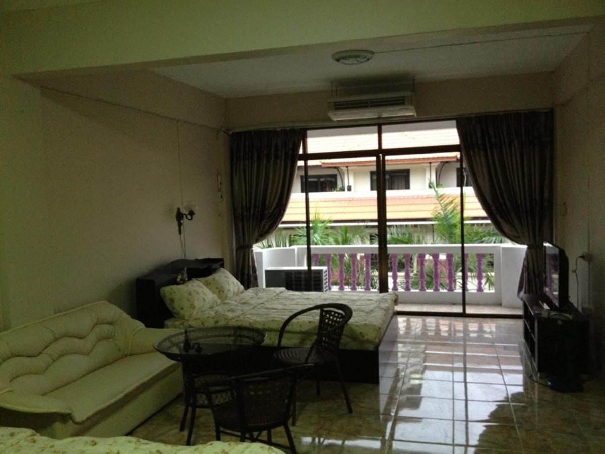 Artem'S Guesthouse Haat Jomtien Eksteriør bilde